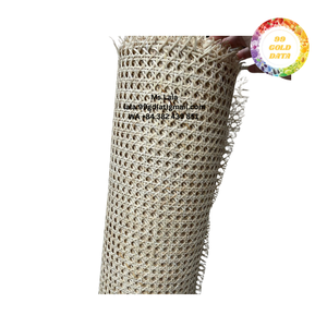 Rouleau de rotin naturel, couramment utilisé par les artisans pour la modernisation des armoires, la création de panneaux muraux et l'ajout de touches décoratives aux meubles. - Product Image 1