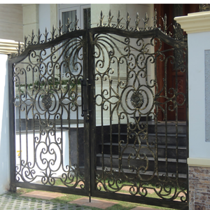 Puerta decorativa de hierro forjado hecha en Vietnam para uso en exteriores con patrones artísticos y resistente al óxido - Product Image 3