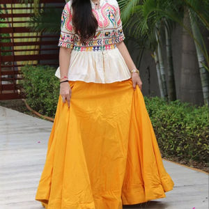 TENNECY présente sa nouvelle collection de Lehenga, Choli et Dupatta, ensemble entièrement cousu, style fête, occasion mariage, toutes saisons - Product Image 1