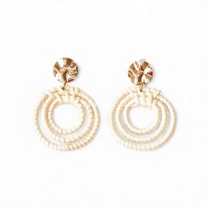 Boucles d'oreilles en rotin faites à la main, matériau naturel, bijoux artisanaux inspirés de l'artisanat vietnamien - Product Image 1
