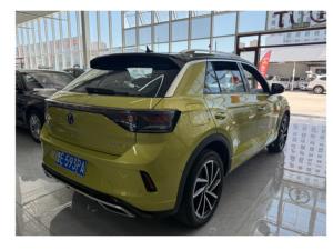 Volkswagen <span class=keywords><strong>T</strong></span>-<span class=keywords><strong>ROC</strong></span> 300TSI DSG 2RM Édition Starlight <span class=keywords><strong>Occasion</strong></span> 2023 - Product Image 4