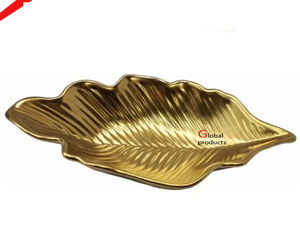 Beau plateau de service en métal de forme ovale fini doré avec motif papillon pour décor de table - Product Image 5