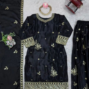 Heavy Designer Party and Casual Wear Chinon Silk Totalmente hilo y secuencia Bordado Top y Palazzo con Dupatta bordado - Product Image 1