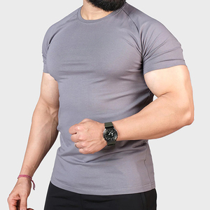 Camiseta deportiva transpirable de secado rápido ajustada, camiseta personalizada con sublimación de gimnasio comprimida de poliéster 100% para hombre - Product Image 3