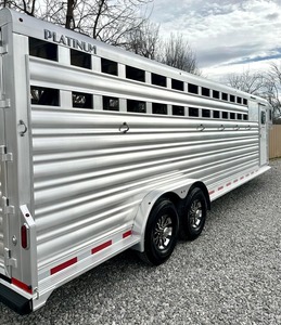Remorques de transport robustes à essieux renforcés et à ridelles hautes pour bétail, 25-30 tonnes, pour le transport de moutons et de porcs - Product Image 5