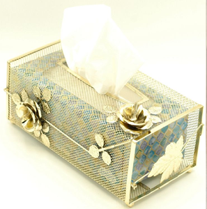 Couverture de boîte à mouchoirs en filigrane orné d'or vintage, conception détaillée de la ferronnerie pour une élégance classique. Disponible au prix de gros. - Product Image 5