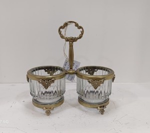 Verre et métal finis à l'ancienne présentent un plat de service double orné, pour un pot à sel - Product Image 6