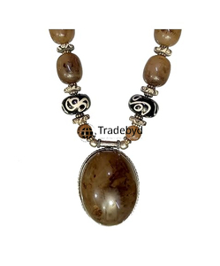 Collar de resina hecho a mano Tradebyd, colgante ligero duradero, joyería para mujer - Product Image 4