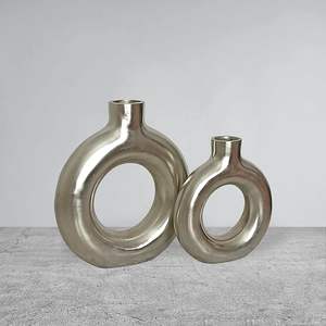 Exportateur de vases à fleurs en aluminium Vase à fleurs en aluminium de haute qualité avec une belle finition polonaise - Product Image 1