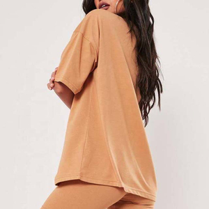 Vêtements d'été surdimensionnés prêts à être expédiés avec logo personnalisé pour femmes t-shirts et ensemble de t-shirts en coton doux et de polyester - Product Image 5