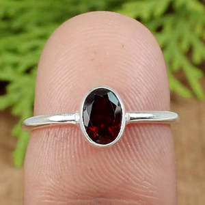 Anillo de hombre estilo bohemio hecho a mano de Plata de Ley 925 con piedras preciosas rojo granate natural al por mayor corte ovalado rodio IGI certificado 7x5mm - Product Image 4