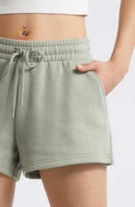 Short pour femmes personnalisé logo brodé personnalisé short respirant longueur avec poches latérales short streatwear pour femmes - Product Image 4