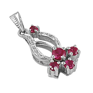 Pendentif Fleur en Argent 925 Plaqué Rhodium avec Rubis pour Femme, Sertissage Griffe, Charme Romantique pour Usage Quotidien - Product Image 1