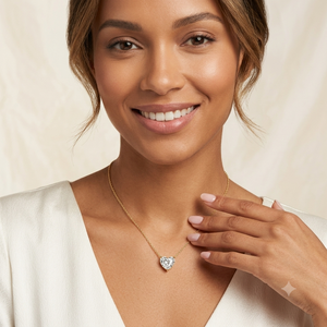 Colgante de Oro Amarillo de 18K con Diamante Cultivado en Laboratorio con Corte Corazón, Certificado IGI, Estilo Clásico para Mujer, Joyería de Boda para Ella - Product Image 2