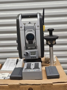 MÁS VENDIDO QuickSales Trimble SPS930 1" DR Plus Calibra de Alta Calidad - Product Image 1