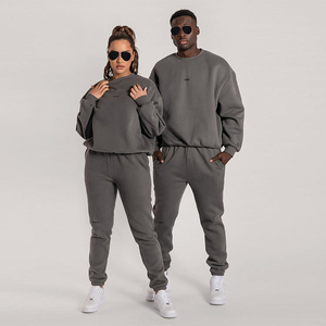Ensemble de survêtement streetwear pour femmes et hommes, sweat-shirt à col rond lourd, pantalon de survêtement, ensemble personnalisé en molleton français 100% coton unisexe - Product Image 6