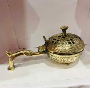 Quemador de incienso árabe vintage de metal, hecho a mano con acabado en oro y plata, ornamental, estilo árabe. - Product Image 3
