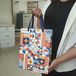 Sac fourre-tout de luxe en papier d'art de haute qualité - Personnalisé pour les marques de mode et de style de vie, biodégradable et écologique, emballage cadeau - Product Image 5