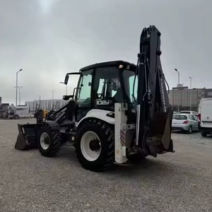 Mini Cargadora Frontal HIDROMEK HMK 102S ALPHA, Cargadora de Tractor con Capacidad de Carga Nominal de 21.14 Toneladas - Product Image 2