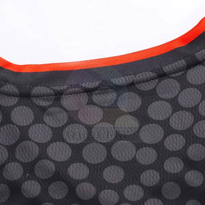 Uniforme de basket-ball personnalisé de haute qualité pour hommes avec sublimation et logo imprimé Nouveau modèle Taille XS - Product Image 3