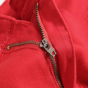 กางเกงยีนส์ผู้ชายสีแดงขาสั้นแบบลำลองเอวกลางกางเกงใส่สบายใส่สบายเป็นมิตรกับสิ่งแวดล้อมผ้าเดนิมผ้าฝ้าย100% สีแดงใหม่ - Product Image 4