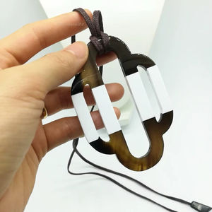 Collar con Colgante de Cuerno de Búfalo, Joyería Tribal Natural y Sostenible para Mujer, Alta Calidad - Product Image 1