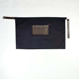 Delantal Corto de Mezclilla Negro Gretel para Uniformes de Restaurante y Bar - Product Image 1