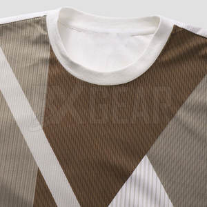 Camiseta clásica de manga corta para hombre con cuello redondo y textura suave Comodidad transpirable y estilo simple para el uso diario - Product Image 3