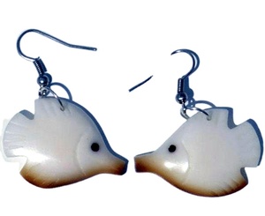 Boucles d'oreilles de poisson de conception nautique marine tropicale Tagua sculpture Art goutte bijoux d'Équateur bijoux de mode élégants - Product Image 1