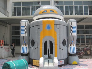 Casa Inflable de Robot para que los Niños se Jueguen y se Diviertan - Product Image 1