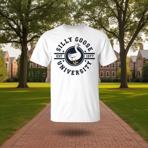 Maglietta promozionale vintage con meme di Silly Goose University - Product Image 1