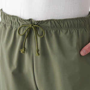 Les hommes portent des shorts de gym en coton à utiliser facilement Vente en gros de shorts de gym de couleur unie à coupe régulière - Product Image 5