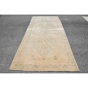 Alfombra turca vintage de 5,2x10,8 pies, lana blanca y beige hecha a mano con pelo de felpa, patrón Rectangular de Tabriz para dormitorio - Product Image 1