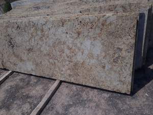 Dalles de carreaux de granit d'or colonial de qualité supérieure Surface polie pour cuisines Salles de bains à haute résistance Utilisation commerciale-Direct India - Product Image 3