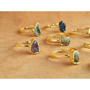 Anillos de Moda Chapados en Oro y Plata con Detalles de Piedras Naturales en Bruto, Ideales para Boutiques de Reventa - Product Image 2