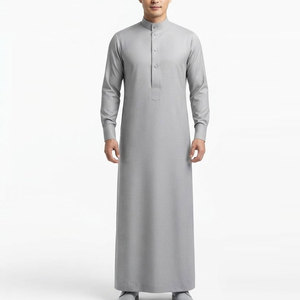Thobe classique saoudien au look moderne, décontracté, léger, respirant, en coton, coupe ajustée, manches longues, design simple avec boutons sur le devant - Product Image 1