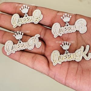 Pendentif Lettre Unisexe Personnalisé Plaqué Or 10K et Rhodium, Sertie de Diamants de Laboratoire Taille Ronde Brillante, Style Hip Hop - Product Image 4