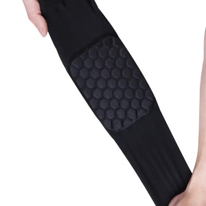 Manchon de basket-ball à compression noir personnalisé coudière et manchons en polyester avec fonction de protection pour les joueurs de basket-ball - Product Image 2