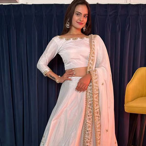 Moda Venta caliente diseñador mujeres Lehenga Choli nupcial Lehenga tradicional étnico Lehenga Choli blanco indio vestido de fiesta mujeres - Product Image 1