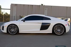 Véhicules d'occasion 2017 R8 Quattro V10 Plus AMS 12 Twin Turbo Package Prêts pour une livraison rapide - Product Image 3
