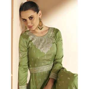 Magnifique robe de mariée en soie verte brodée avec dupatta XL, matériaux personnalisables, dentelle, robe de mariée chapelle, mariée, fêtes de mariage - Product Image 1