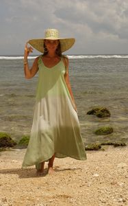 Robes élégantes de haute qualité pour dames Dernier produit fabriqué à la main Nouveau design Taille naturelle Costumes pour femmes pour la fête - Product Image 6