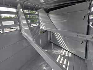 Remolque Usado Delta 500 Combo para Caballos y Ganado, con Capacidad para 2-3 Caballos/Ganado/Cabras/Ovejas, 200 kg de Capacidad, Buen Precio - Product Image 2