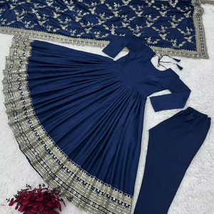 Vestido de Anarkali de último diseñador de FabZone Chinon, bordado de seda, trabajo, vestido étnico indio de alta calidad para adultos para bodas - Product Image 1