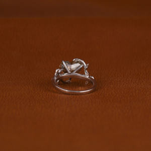 Anillo de Boda Chapado en Oro Blanco Sólido de 18KT, Piedra Lateral de Diamante Cultivado en Laboratorio, Diseño Personalizado, Estilo de Moda, IGI - Product Image 3