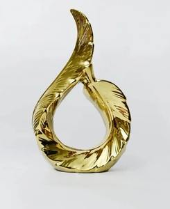 Sculpture géométrique en métal Sculpture de table triangulaire saisissante Sphère décorative en aluminium 3D pour la maison Art déco de style moderne - Product Image 6