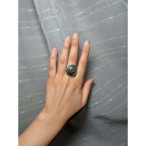 Bague en argent sterling et turquoise bleue lune faite à la main par des artisans navajo, sertie d'or jaune, taille 6.5, pour usage quotidien, promesse ou mariage - Product Image 5