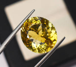 Citrine naturelle dorée taille ovale 17X15X8 mm 11,10 Cts - Product Image 4