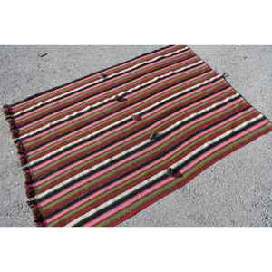 Alfombra de 4x5.4 pies, alfombra turca vintage, alfombra Kilim con motivos de plantas y árboles rojos - Product Image 3