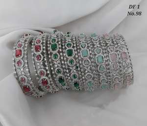 Premiume Laiton Américain Diamant Bracelets Femmes De Luxe Motif Floral Cuivre Bijoux Mariages Anniversaires Fêtes Fiançailles - Product Image 1